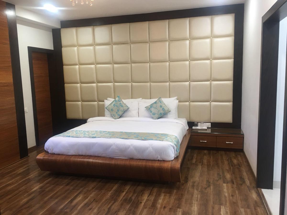 Regenta Central Indore Exterior foto