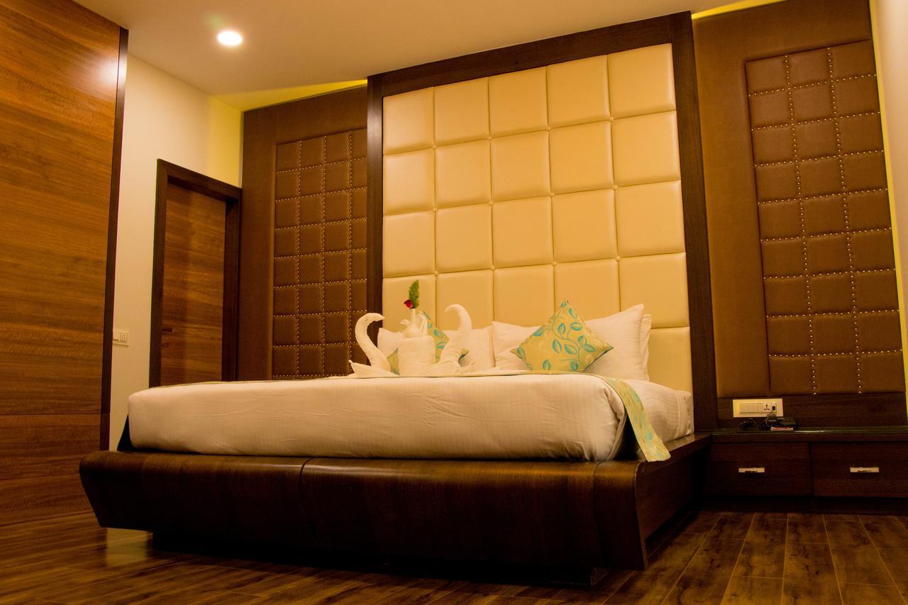 Regenta Central Indore Exterior foto